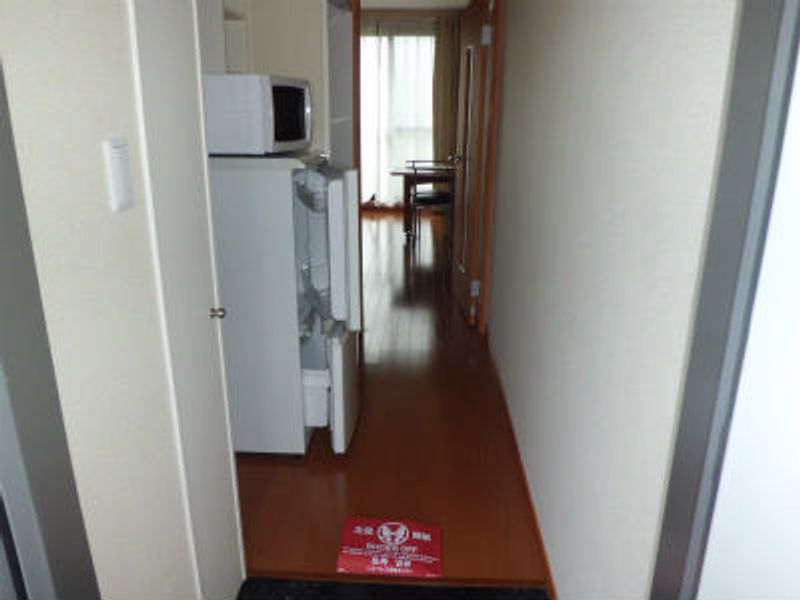 レオパレスメープルグラン 玄関