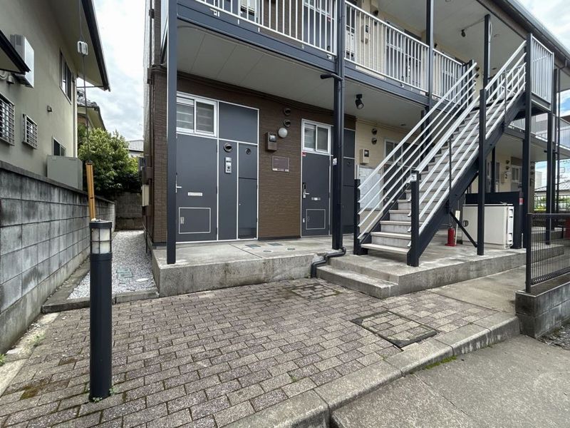 レオパレスプロヴァンス エントランス