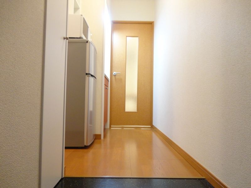 レオパレスビューラー 玄関