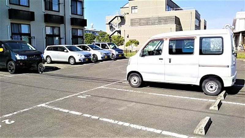 レオパレスＴＳＵＮＯＭＥ 駐車場