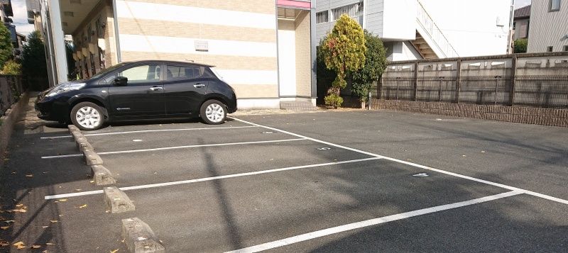 レオパレスボヌールⅡ 駐車場