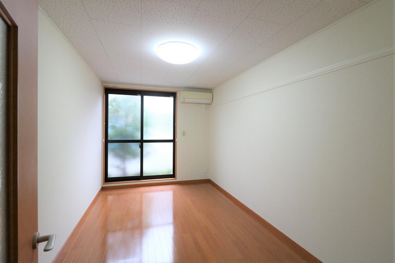 レオパレス京都十条 居間