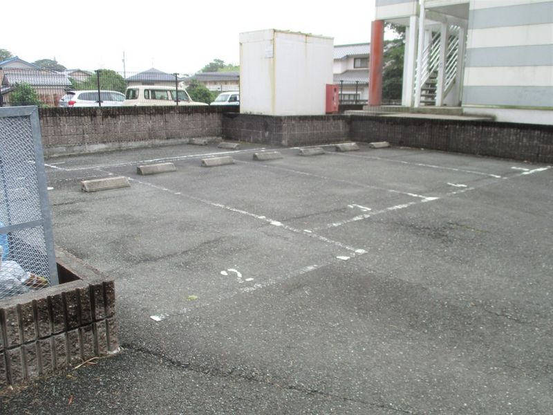 レオパレスＺＡＯＨ 駐車場