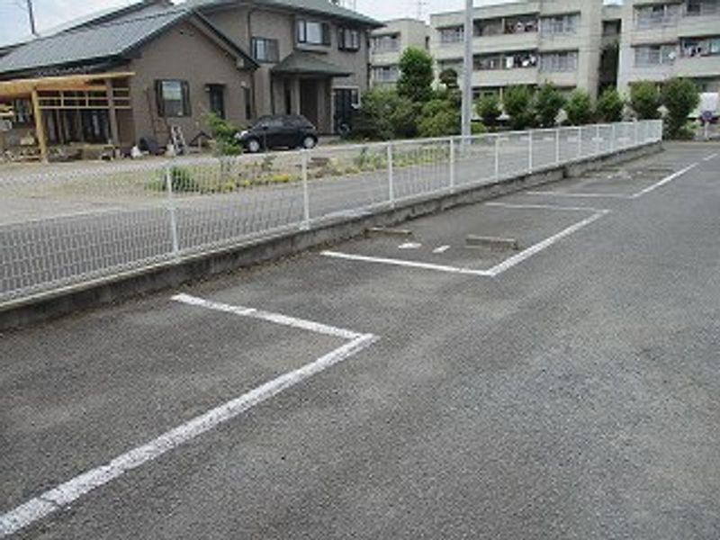 レオパレスタキ 駐車場