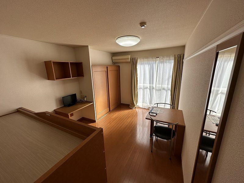 レオパレス安塚 居間