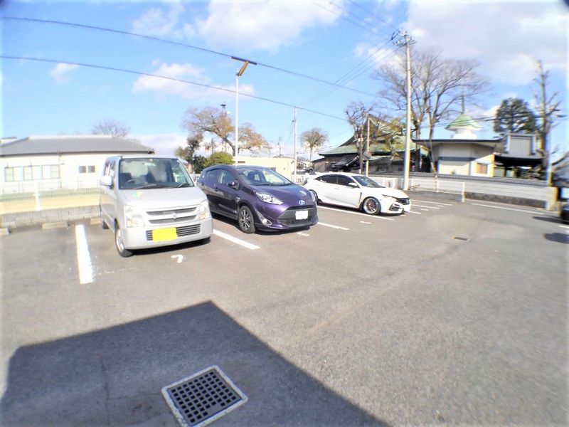 レオパレスラフィーネ 駐車場