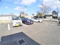 レオパレスラフィーネ 駐車場