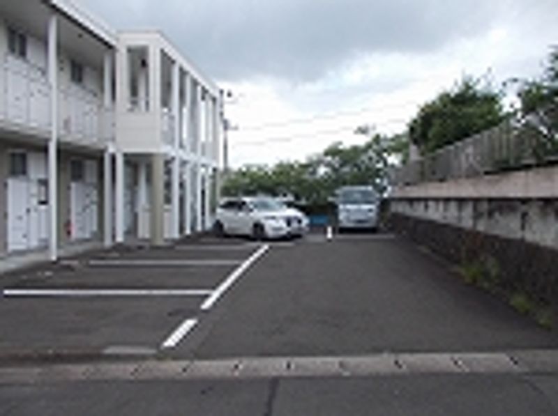 レオパレスルミネソレイユ 駐車場