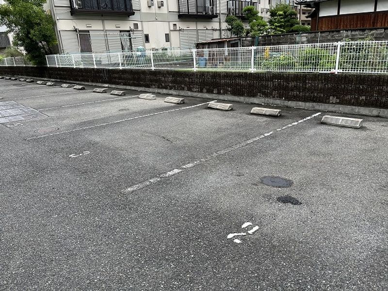 レオパレススカーレット 駐車場