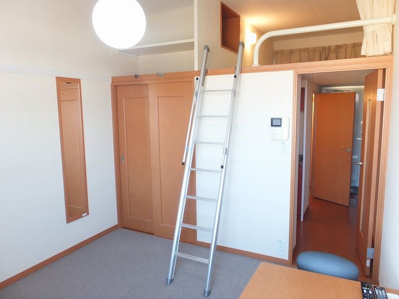 レオパレスラピスライト 居間