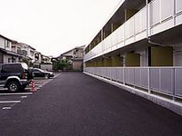 レオパレス荒見 駐車場