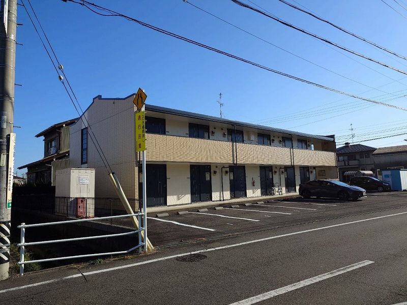 レオパレスエヌエス 駐車場