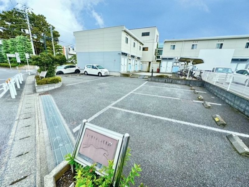 レオパレスエクレシアＡ 駐車場