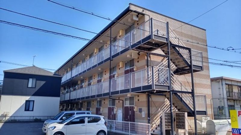 レオパレスルミエラ 外観