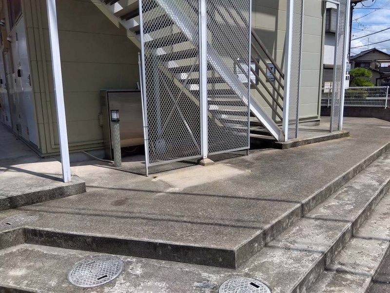 レオパレスマーガレット エントランス