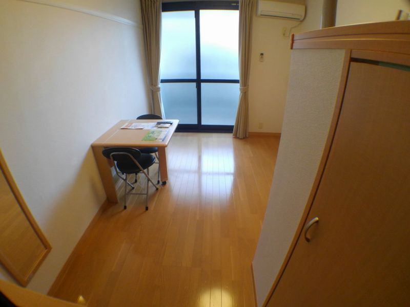 レオパレスフォンテーヌ高松 居間