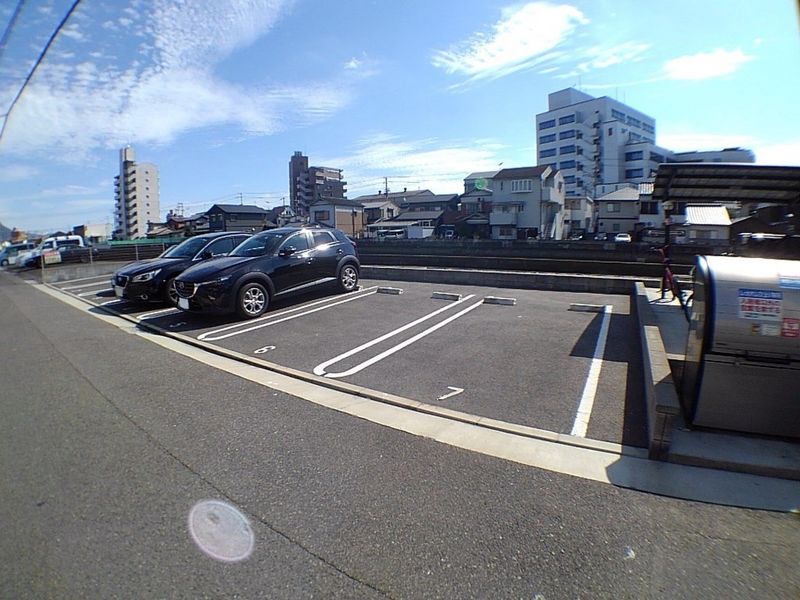 クレイノオリージャ多賀町 駐車場