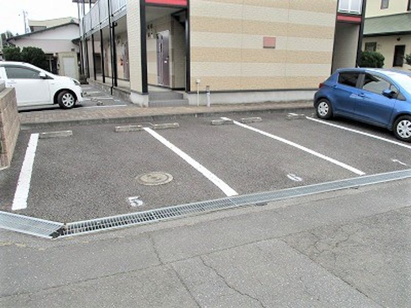 レオパレスサーティーワン　東 駐車場