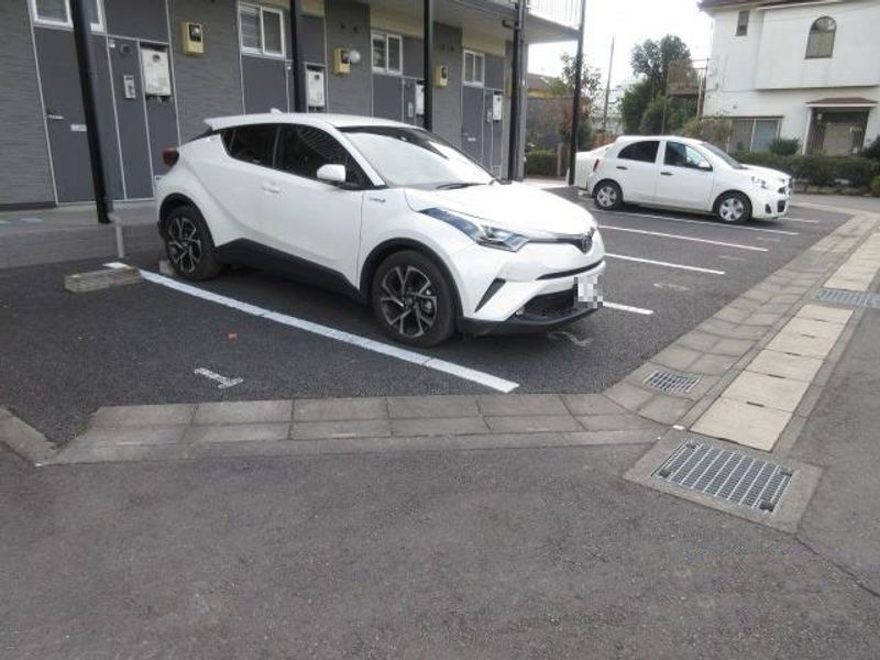 レオパレスメゾン菅原 駐車場