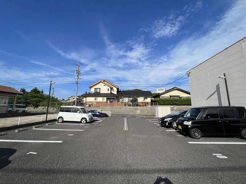 レオパレスＫＡＲＯ 駐車場