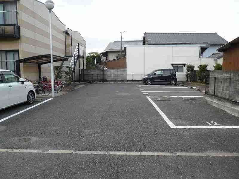 レオパレスほんまちＡＰ 駐車場