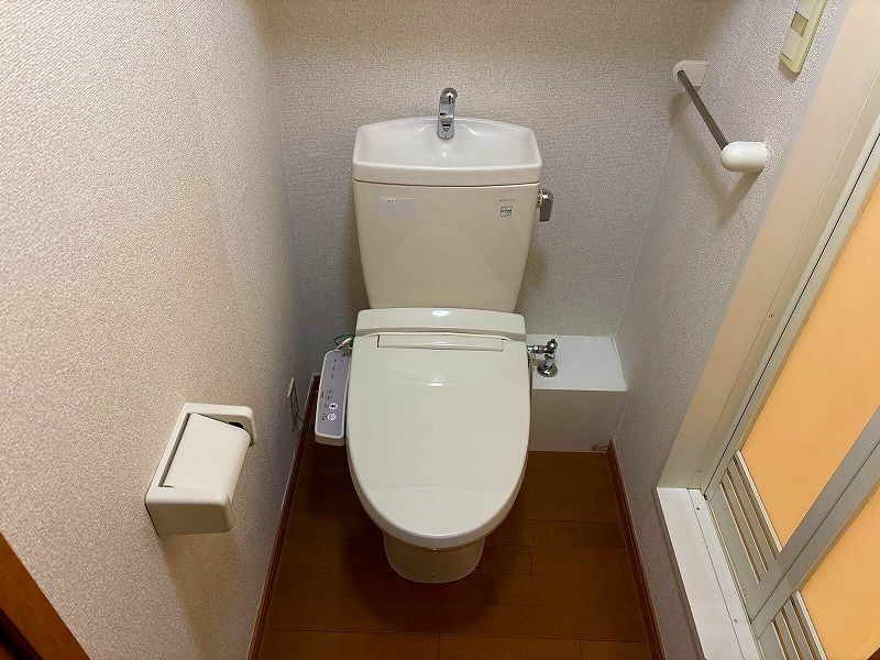 レオパレスＱＵＡＴＲＥ トイレ
