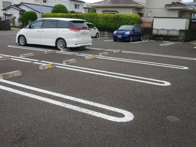 レオネクスト西河原 駐車場
