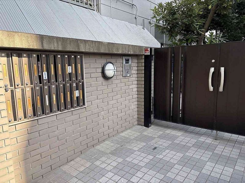 レオパレスパークサイド足立入谷 エントランス