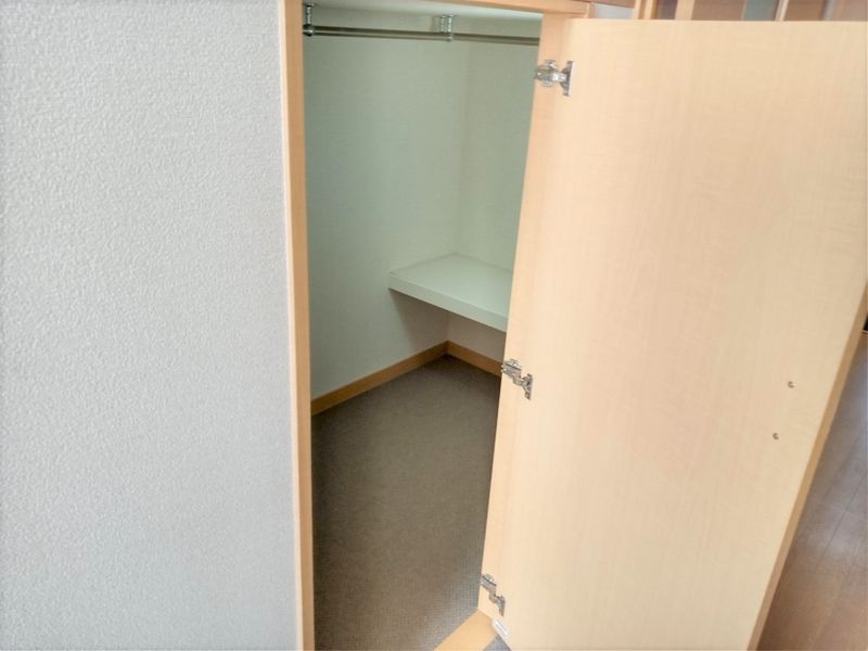 レオパレスグレイス 収納