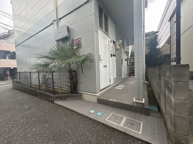 レオパレスフォンターナ エントランス