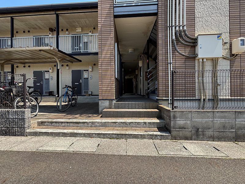 レオパレス岸和田５ エントランス