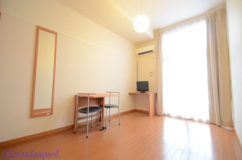 レオパレス敬愛 居間