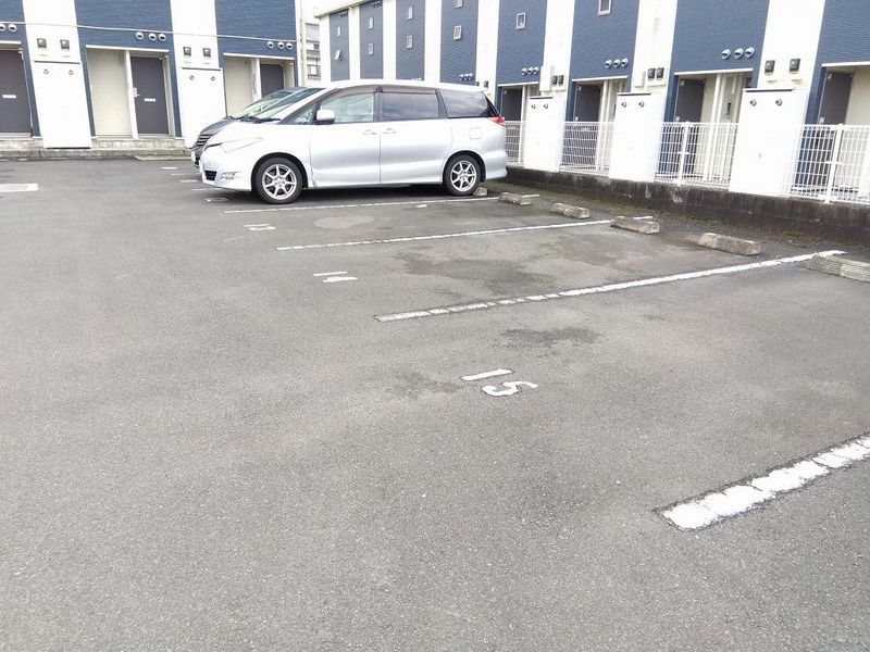 レオネクストグランデ　プリモ 駐車場