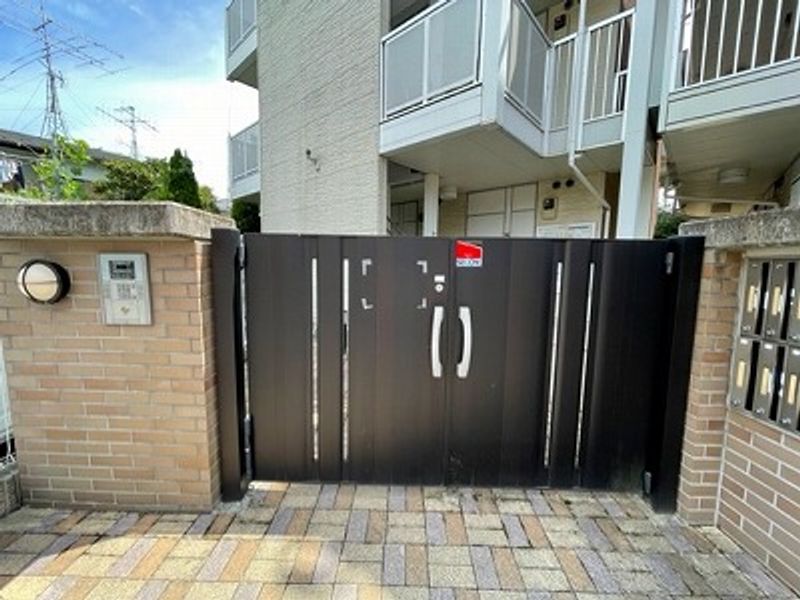 レオパレスアドバンストライフ エントランス