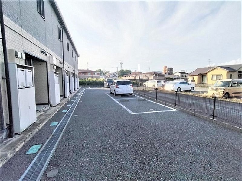 レオパレス葉山 駐車場