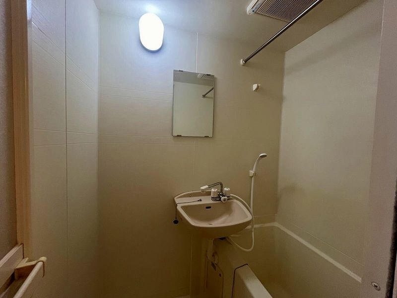 leopalace A Bond Sink