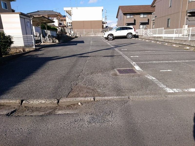 レオパレス足崎 駐車場