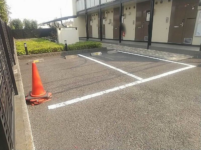 レオパレスＢＯＮＨＥＵＲ弐番館 駐車場