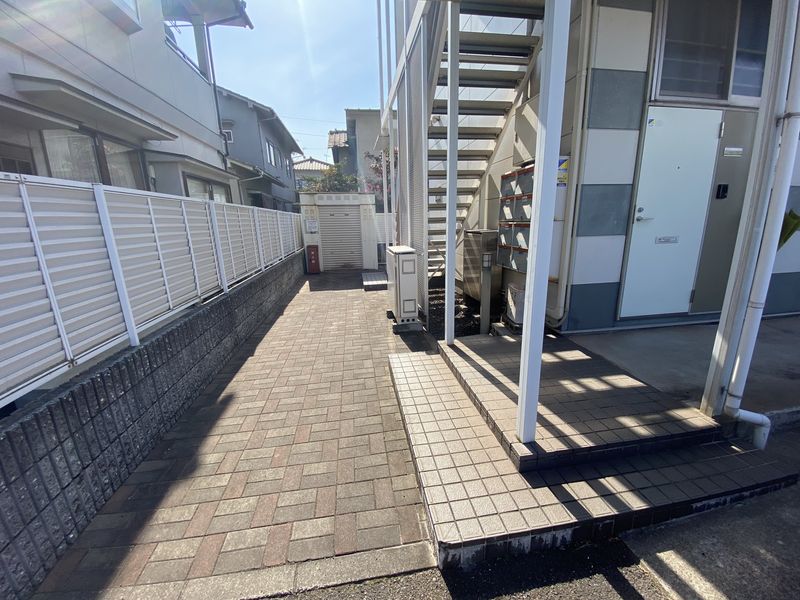 レオパレスＫＡＷＡＳＡＫＩ エントランス