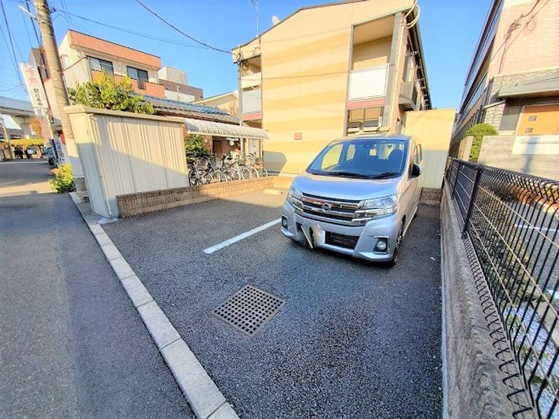 レオパレスＹＵＺＵＲＩＨＡ 駐車場