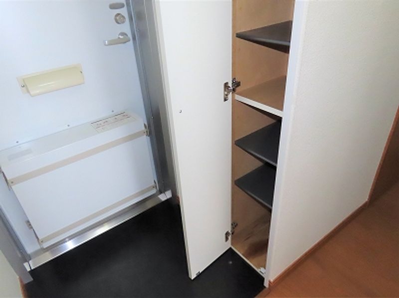 レオパレスノヴェル 玄関