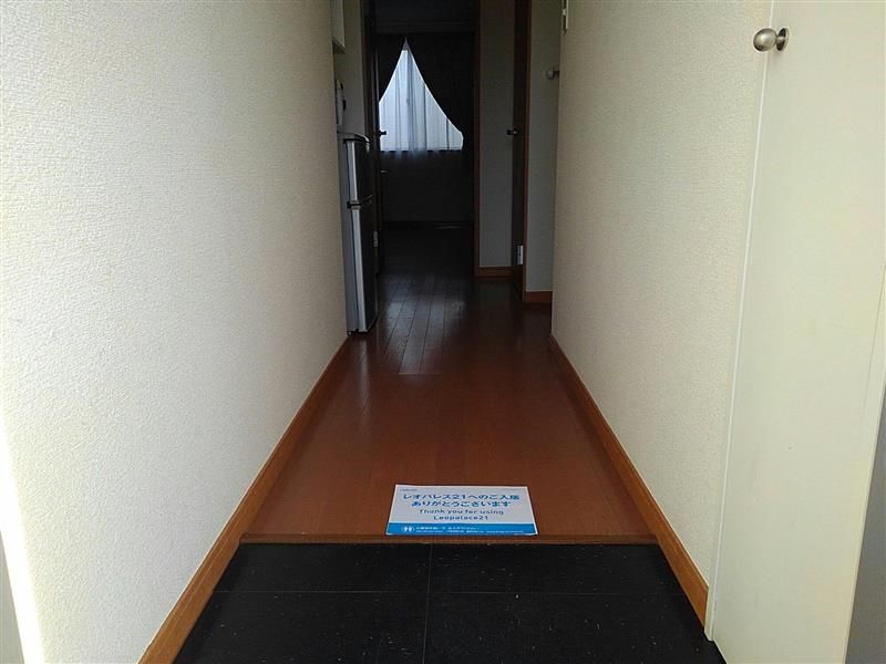 レオパレスながしま 玄関