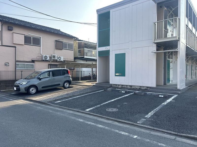 レオパレスメエガ 駐車場