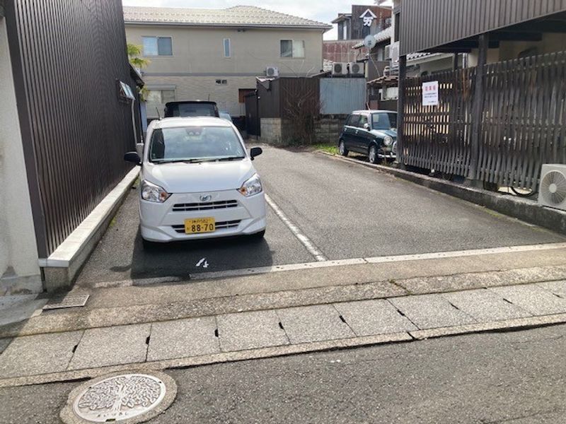 レオパレス平野屋 駐車場