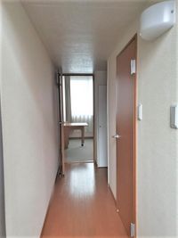 レオパレス彩 玄関