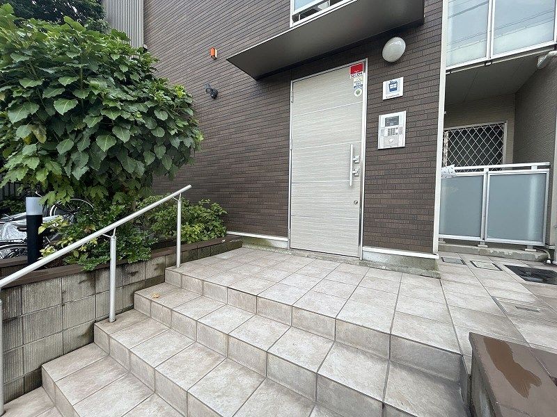 LEONEXT Ichi Entrance