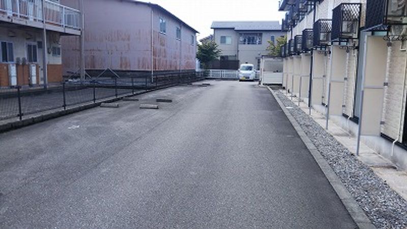 レオパレスエイムスバリー 駐車場