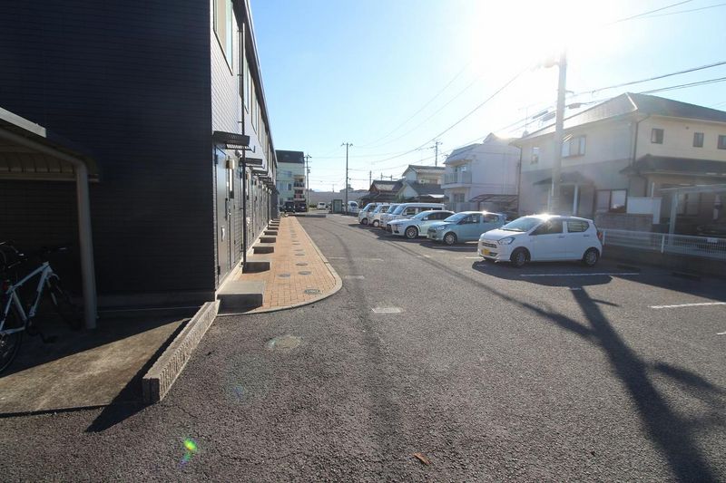 レオパレスフローラⅠ 駐車場