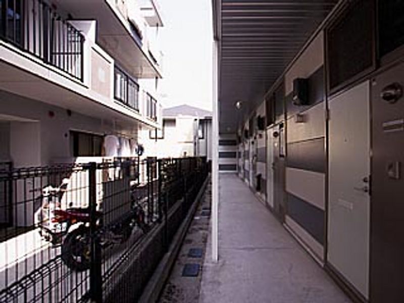 レオパレス竹下 玄関