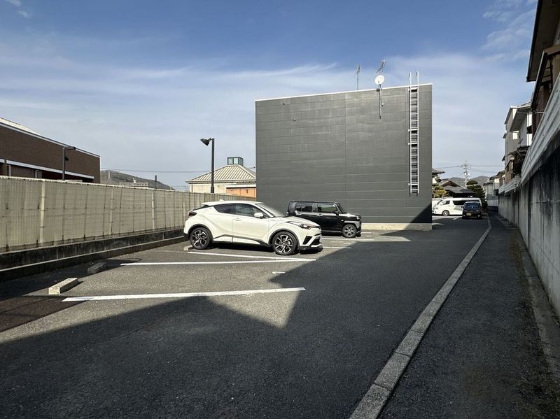 leopalace Claire J・K Parking lot